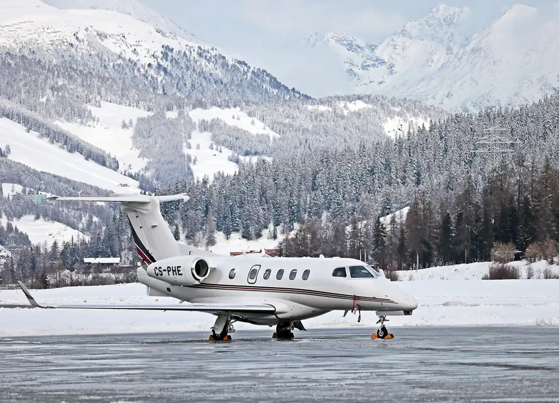 Flugzeug unter winterlichen Bedingungen