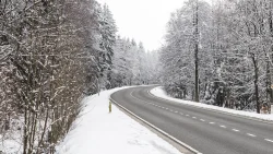 Schnellstraße im Winter